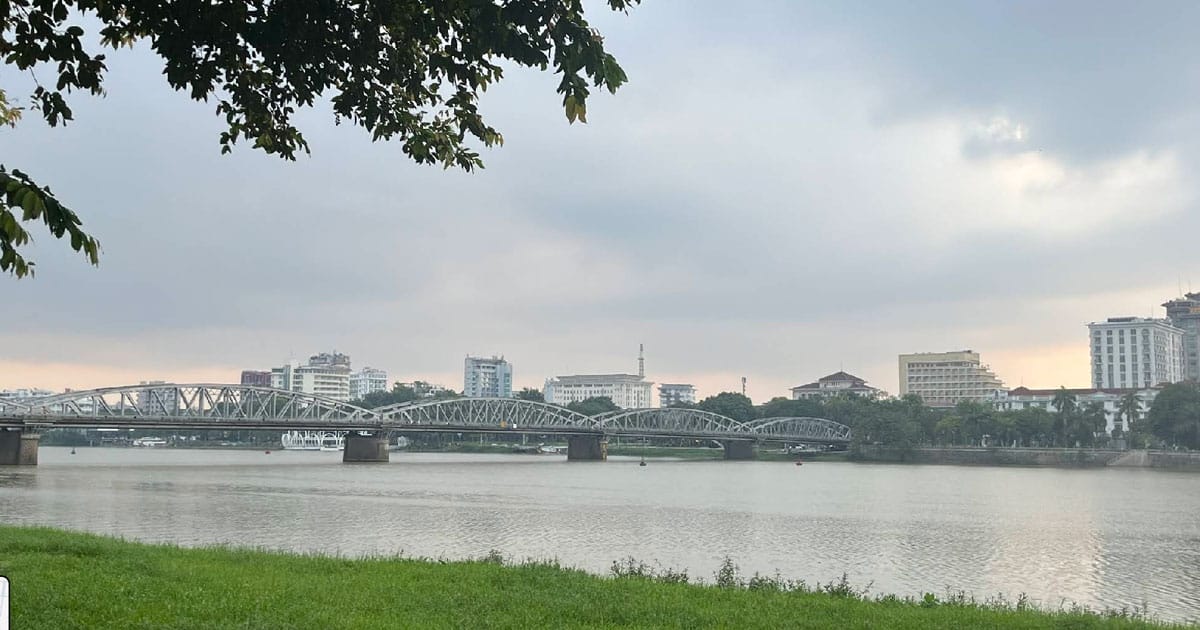 Perfume River Hue: Sunset, Ca Hue & Riverside Guide